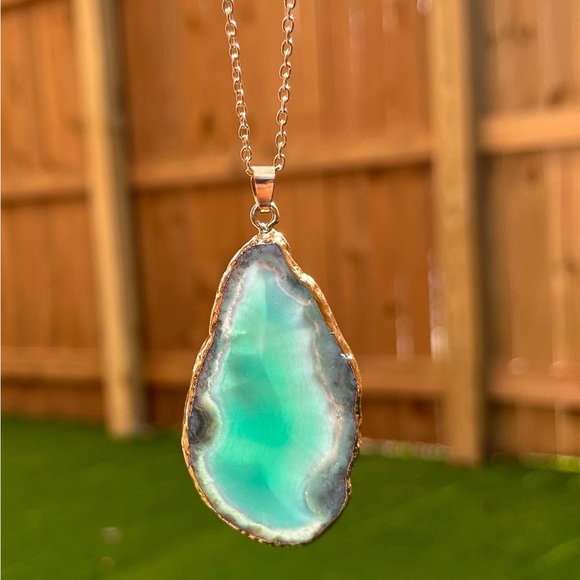 Natural Cut Fluorite crystal necklace 💚✨🌙 - Picture 5 of 6